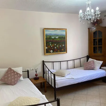 Spile Apartment Himare